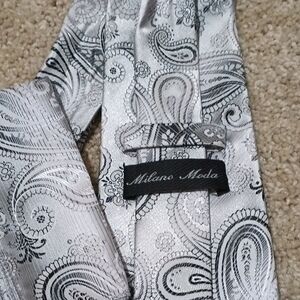 Milano Moda Silver Paisley Tie w Pocket Square